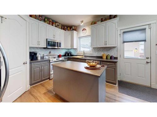 128 Saline Creek Way, Fort Mcmurray, AB - Indoor Photo Showing Kitchen With Stainless Steel Kitchen With Double Sink