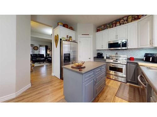 128 Saline Creek Way, Fort Mcmurray, AB - Indoor Photo Showing Kitchen With Double Sink