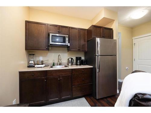 157 Shalestone Way, Fort Mcmurray, AB - Indoor Photo Showing Kitchen