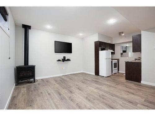 156 Chestnut Way, Fort Mcmurray, AB - Indoor Photo Showing Kitchen