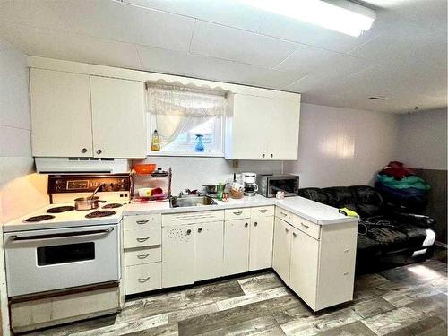 10314 101A Avenue, Lac La Biche, AB - Indoor Photo Showing Kitchen