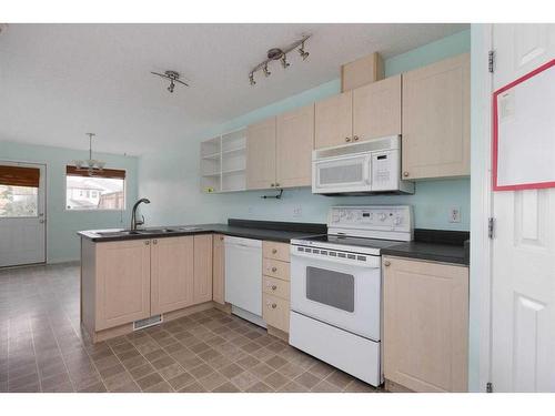 100 Bruin Bay, Fort Mcmurray, AB - Indoor Photo Showing Kitchen