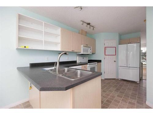 100 Bruin Bay, Fort Mcmurray, AB - Indoor Photo Showing Kitchen With Double Sink