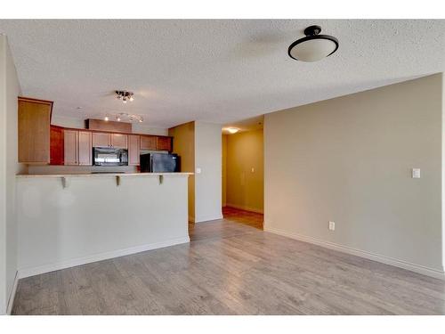 607-8535 Clearwater Drive, Fort Mcmurray, AB - Indoor Photo Showing Kitchen