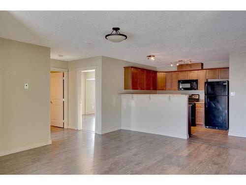 607-8535 Clearwater Drive, Fort Mcmurray, AB - Indoor Photo Showing Kitchen