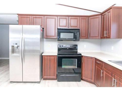 209 Greely Road, Fort Mcmurray, AB - Indoor Photo Showing Kitchen