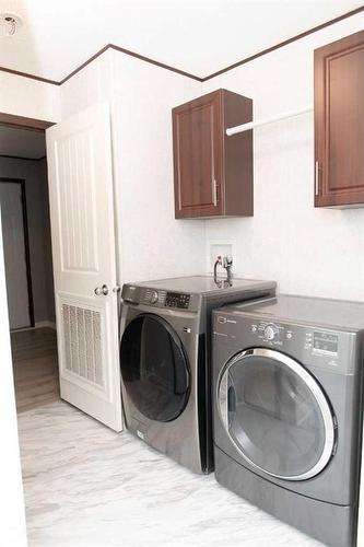 209 Greely Road, Fort Mcmurray, AB - Indoor Photo Showing Laundry Room