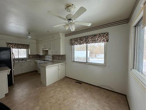 601-67061 Mission Road, Lac La Biche, AB - Indoor Photo Showing Kitchen