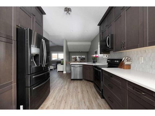 7103 Bulyea Avenue, Fort Mcmurray, AB - Indoor Photo Showing Kitchen