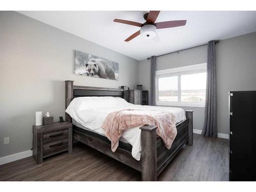 7103 Bulyea Avenue, Fort Mcmurray, AB - Indoor Photo Showing Bedroom