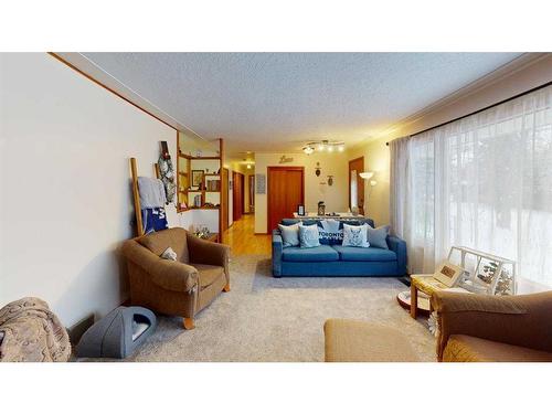 4812 51 Avenue, Vilna, AB - Indoor Photo Showing Living Room