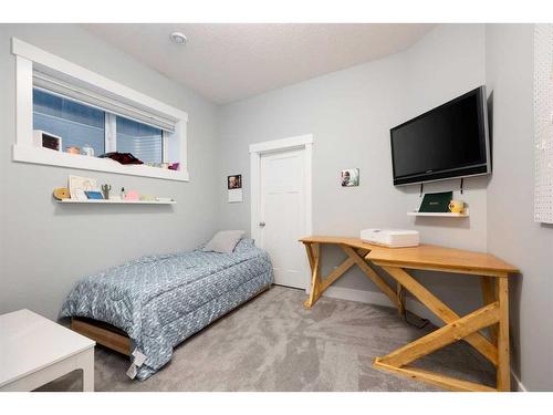 183 Prospect Drive, Fort Mcmurray, AB - Indoor Photo Showing Bedroom