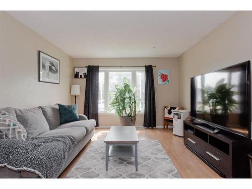 34 Birch Road, Fort Mcmurray, AB - Indoor Photo Showing Living Room