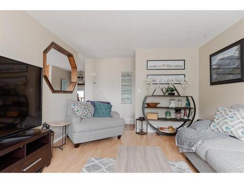 34 Birch Road, Fort Mcmurray, AB - Indoor Photo Showing Living Room