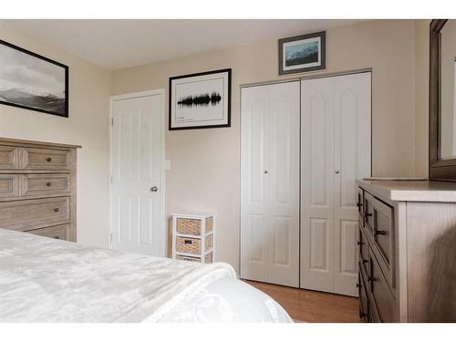 34 Birch Road, Fort Mcmurray, AB - Indoor Photo Showing Bedroom