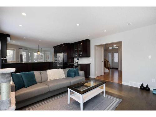 105 Silverdale Garden Sw, Fort Mcmurray, AB - Indoor Photo Showing Living Room