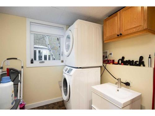 105 Silverdale Garden Sw, Fort Mcmurray, AB - Indoor Photo Showing Laundry Room