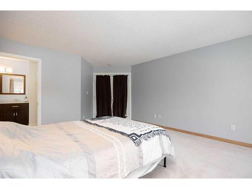 105 Silverdale Garden Sw, Fort Mcmurray, AB - Indoor Photo Showing Bedroom