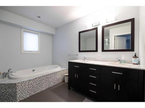 105 Silverdale Garden Sw, Fort Mcmurray, AB - Indoor Photo Showing Bathroom