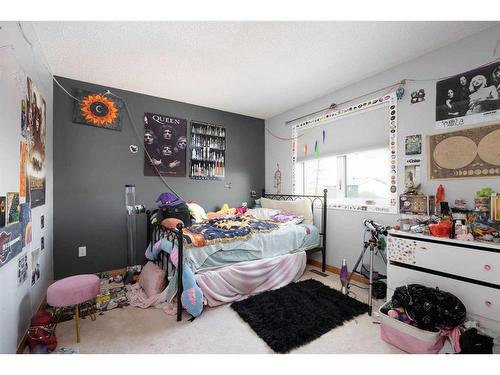 105 Silverdale Garden Sw, Fort Mcmurray, AB - Indoor Photo Showing Bedroom