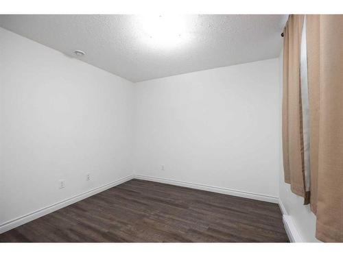 105 Silverdale Garden Sw, Fort Mcmurray, AB - Indoor Photo Showing Other Room