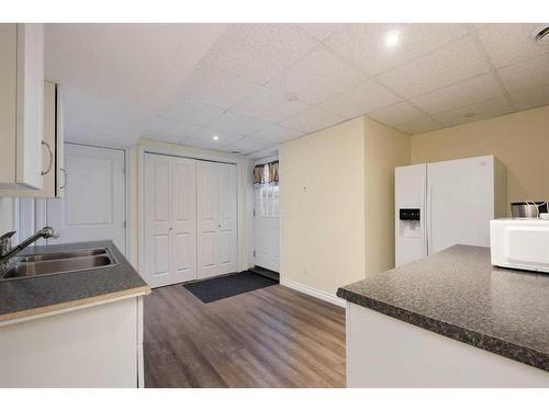 105 Silverdale Garden Sw, Fort Mcmurray, AB - Indoor Photo Showing Kitchen With Double Sink