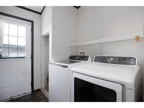 236 Harpe Way, Fort Mcmurray, AB - Indoor Photo Showing Laundry Room