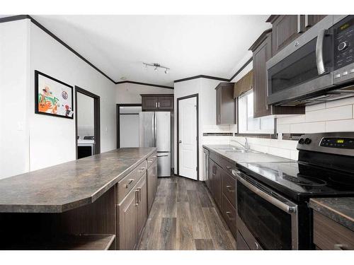 236 Harpe Way, Fort Mcmurray, AB - Indoor Photo Showing Kitchen With Double Sink