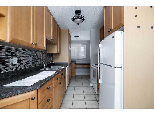 162 Sifton Avenue, Fort Mcmurray, AB - Indoor Photo Showing Kitchen With Double Sink