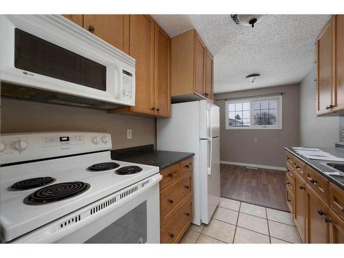 162 Sifton Avenue, Fort Mcmurray, AB - Indoor Photo Showing Kitchen