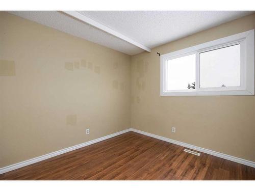 162 Sifton Avenue, Fort Mcmurray, AB - Indoor Photo Showing Other Room