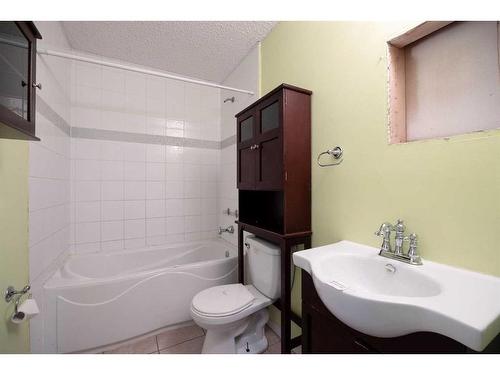 162 Sifton Avenue, Fort Mcmurray, AB - Indoor Photo Showing Bathroom