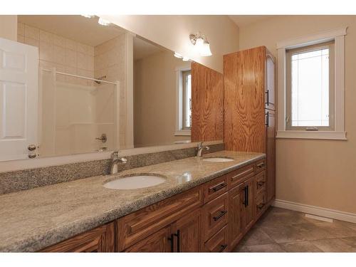 124 Woodpecker Green, Fort Mcmurray, AB - Indoor Photo Showing Bathroom