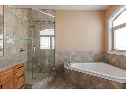 124 Woodpecker Green, Fort Mcmurray, AB - Indoor Photo Showing Bathroom