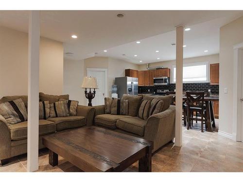 124 Woodpecker Green, Fort Mcmurray, AB - Indoor Photo Showing Living Room