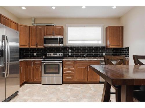 124 Woodpecker Green, Fort Mcmurray, AB - Indoor Photo Showing Kitchen With Stainless Steel Kitchen With Double Sink