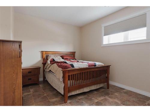 124 Woodpecker Green, Fort Mcmurray, AB - Indoor Photo Showing Bedroom