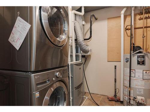 124 Woodpecker Green, Fort Mcmurray, AB - Indoor Photo Showing Laundry Room