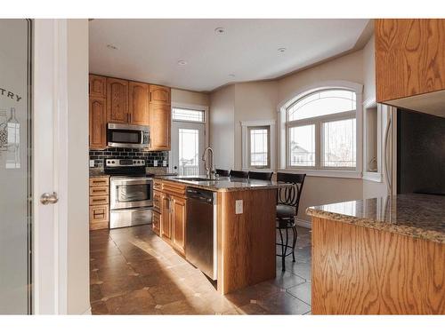 124 Woodpecker Green, Fort Mcmurray, AB - Indoor Photo Showing Kitchen