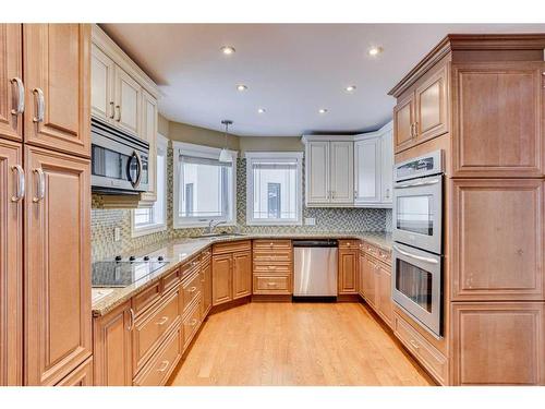 255 Wild Rose Street, Fort Mcmurray, AB - Indoor Photo Showing Kitchen