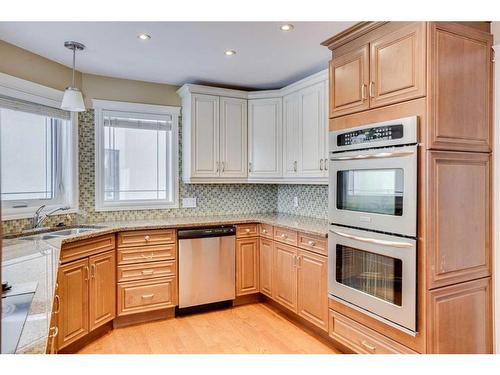 255 Wild Rose Street, Fort Mcmurray, AB - Indoor Photo Showing Kitchen With Double Sink