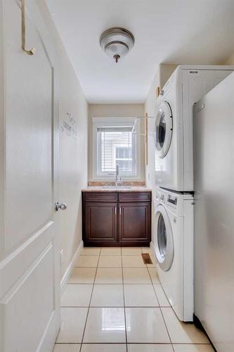 255 Wild Rose Street, Fort Mcmurray, AB - Indoor Photo Showing Laundry Room