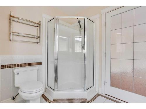 255 Wild Rose Street, Fort Mcmurray, AB - Indoor Photo Showing Bathroom