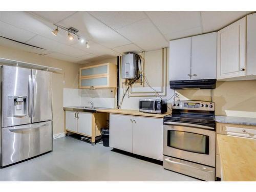 255 Wild Rose Street, Fort Mcmurray, AB - Indoor Photo Showing Kitchen