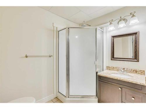 255 Wild Rose Street, Fort Mcmurray, AB - Indoor Photo Showing Bathroom