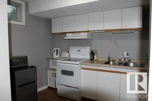 146 Erindale Road, Fort Mcmurray, AB - Indoor Photo Showing Kitchen With Double Sink