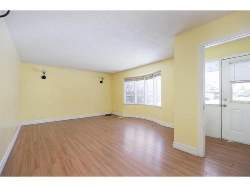 137 Parmenter Crescent, Fort Mcmurray, AB - Indoor Photo Showing Other Room