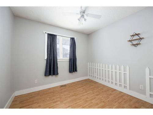 137 Parmenter Crescent, Fort Mcmurray, AB - Indoor Photo Showing Other Room