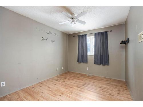 137 Parmenter Crescent, Fort Mcmurray, AB - Indoor Photo Showing Other Room