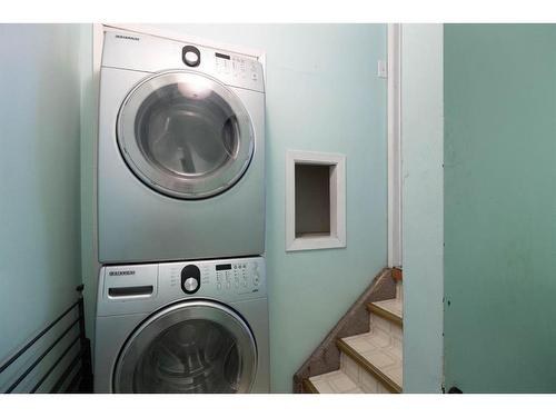 137 Parmenter Crescent, Fort Mcmurray, AB - Indoor Photo Showing Laundry Room